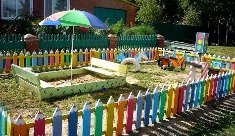 Деревянный забор для детской площадки