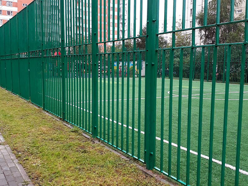Сварной забор зеленый для спортивной площадки