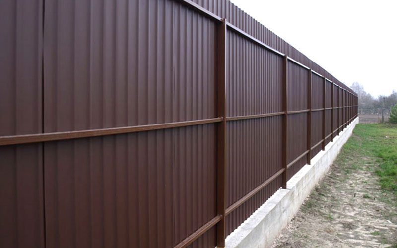 Забор из профнастила на фундаменте 200х350мм