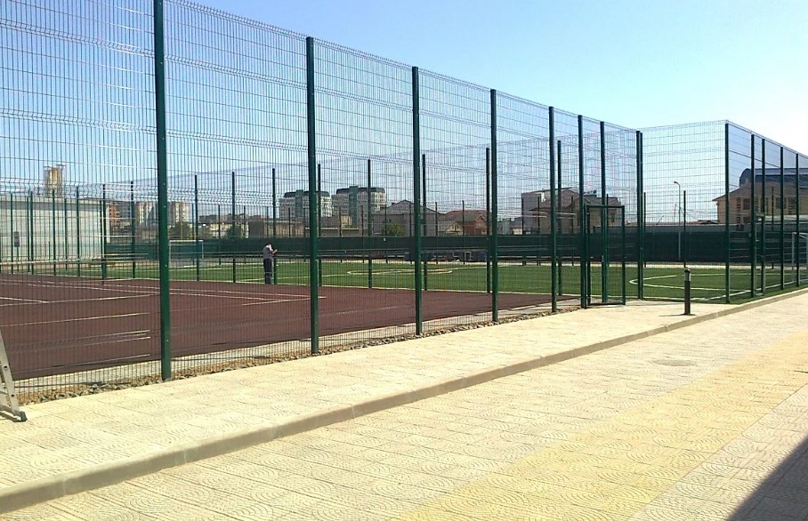 Забор из 3Д сетки зеленого цвета высотой 3 метра