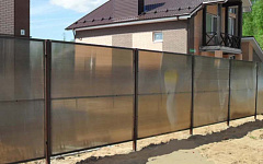 Забор из бронза серого поликарбоната