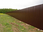 Забор из профнастила коричневого цвета