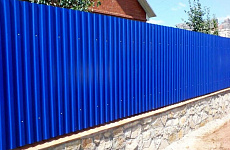 Забор из профлиста синего цвета